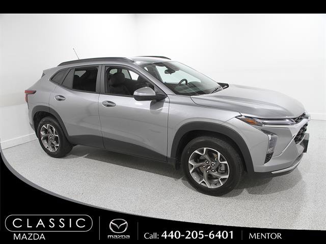 Used 2024 Chevrolet Trax LT w/ Driver Confidence Package FWD image 1