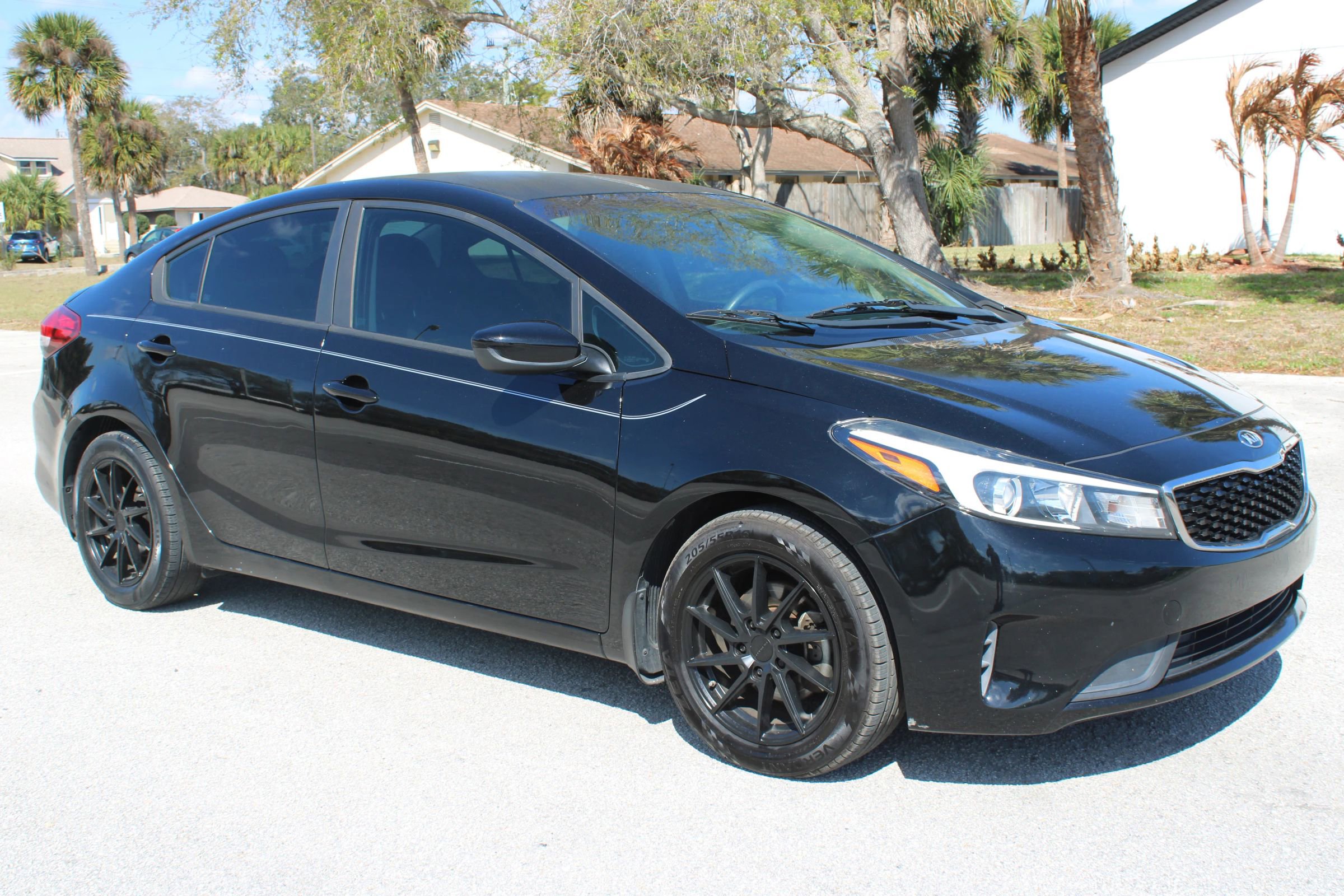 Used 2017 Kia Forte LX image 9