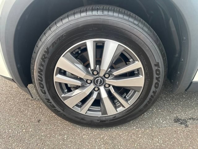 Used 2023 Nissan Pathfinder SL w/ Black Appearance Package AWD/4WD image 11