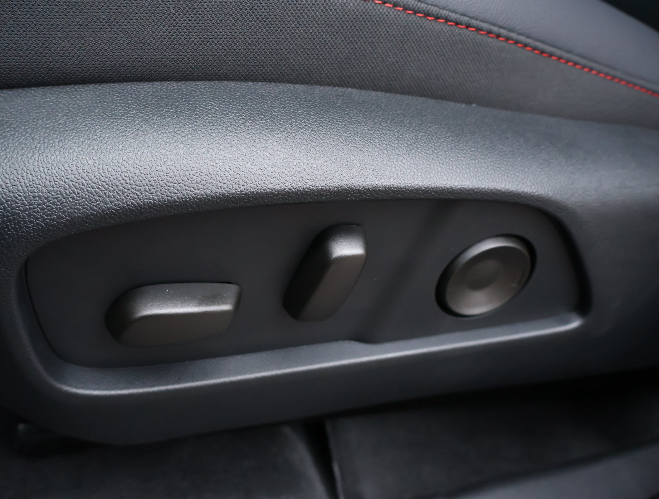 New 2027 Chevrolet Equinox RS w/ Safety and Technology Package FWD image 9
