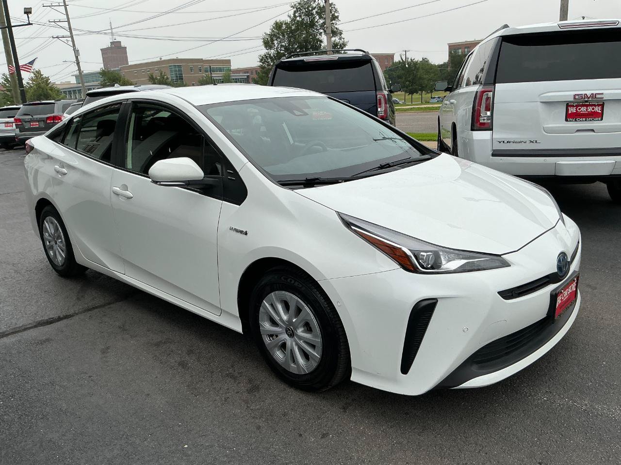 Used 2022 Toyota Prius LE FWD image 3