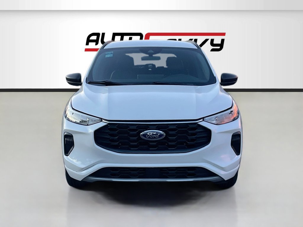 Used 2024 Ford Escape ST-Line w/ Tech Pack #1 FWD image 2