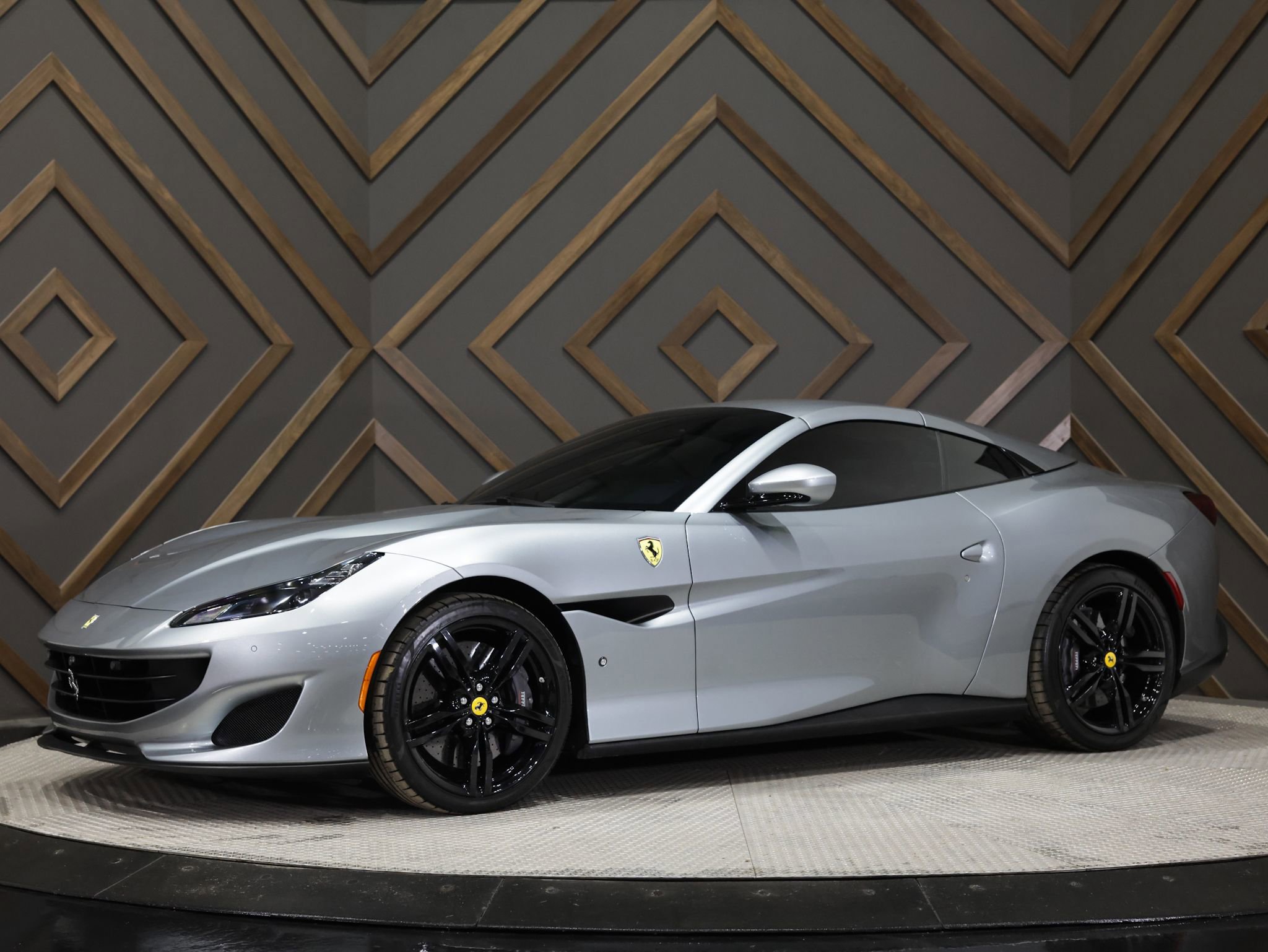 Used 2019 Ferrari Portofino image 4