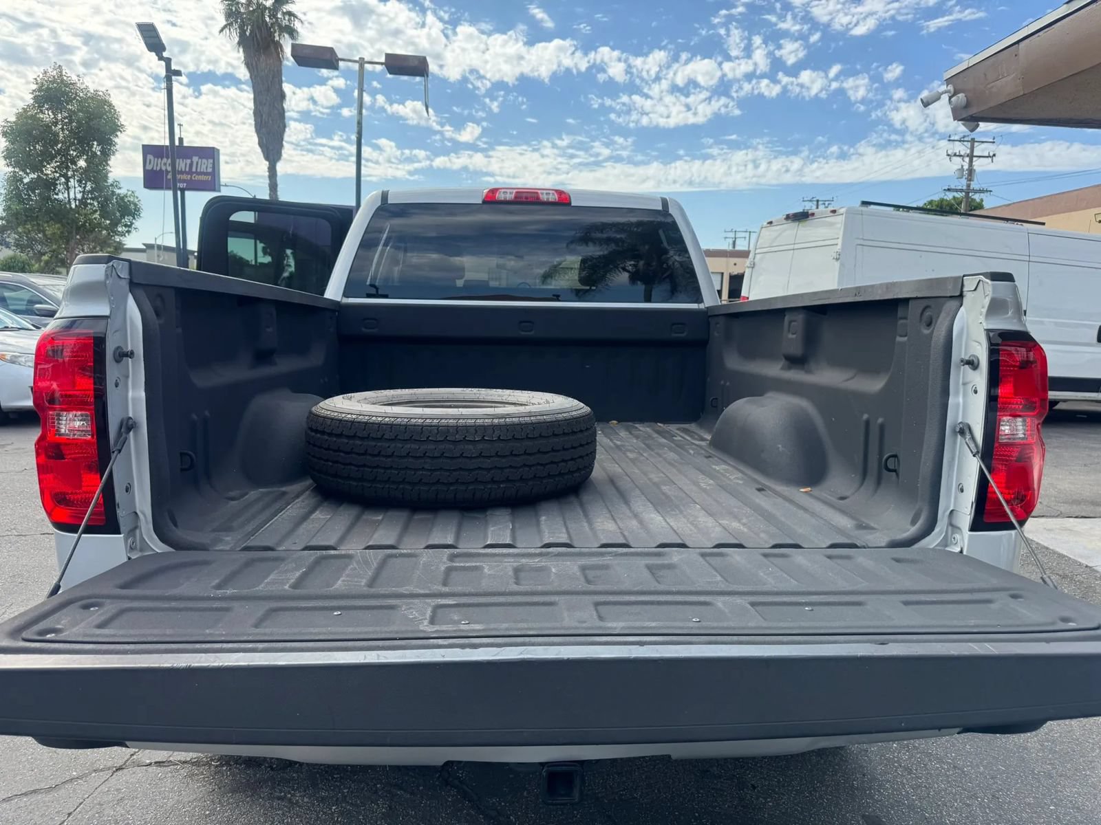 Used 2018 Chevrolet Silverado 1500 Custom w/ Custom Value Package RWD image 10