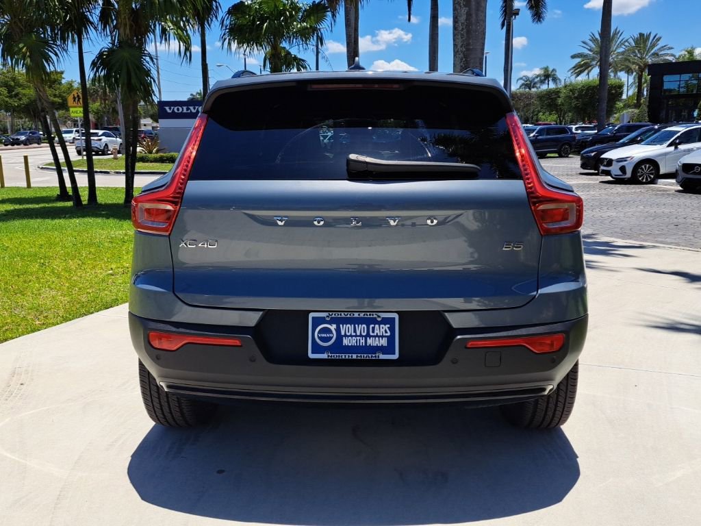 Used 2023 Volvo XC40 B5 Plus w/ Climate Package image 5