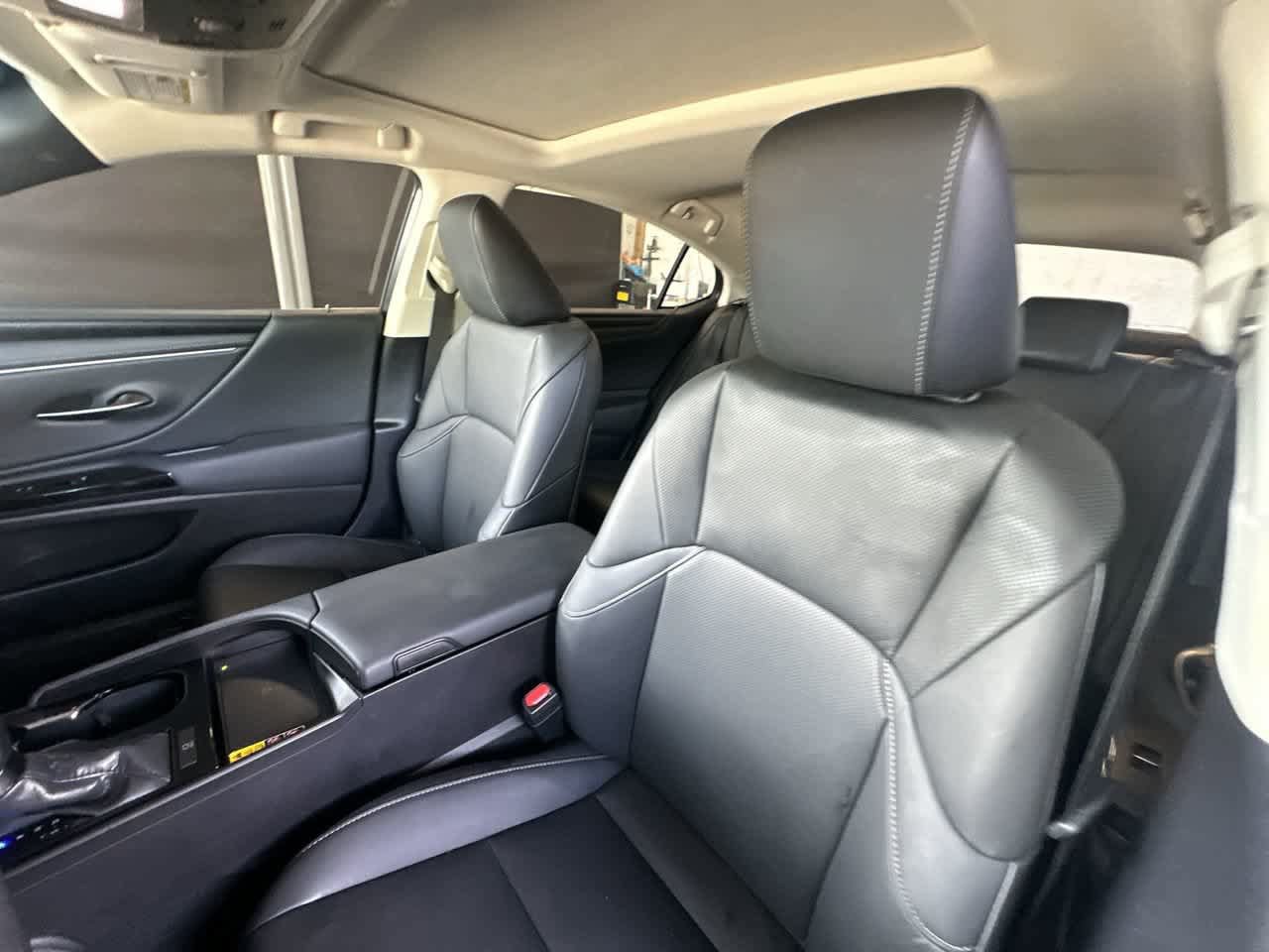Used 2025 Lexus ES 350 w/ Premium Package FWD image 14