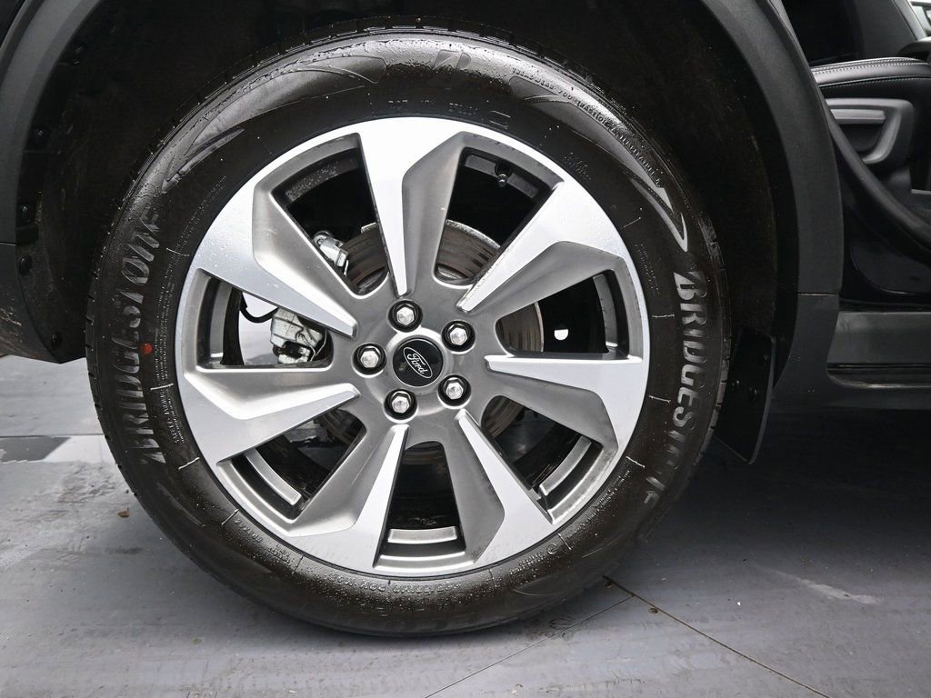 Used 2025 Ford Escape Platinum image 34