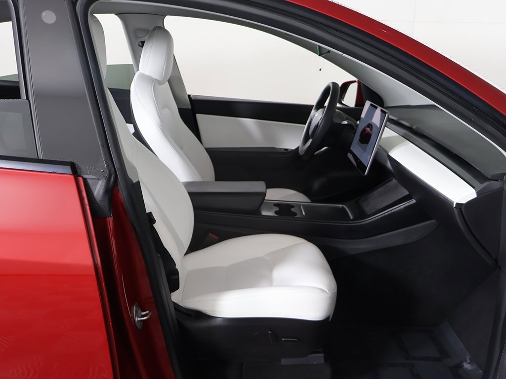 Used 2022 Tesla Model Y Long Range image 27
