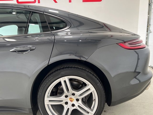 Used 2019 Porsche Panamera image 10