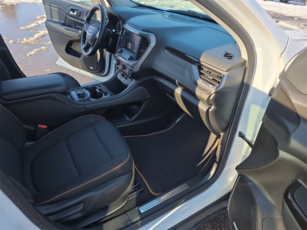 Used 2023 GMC Acadia AT4 image 10