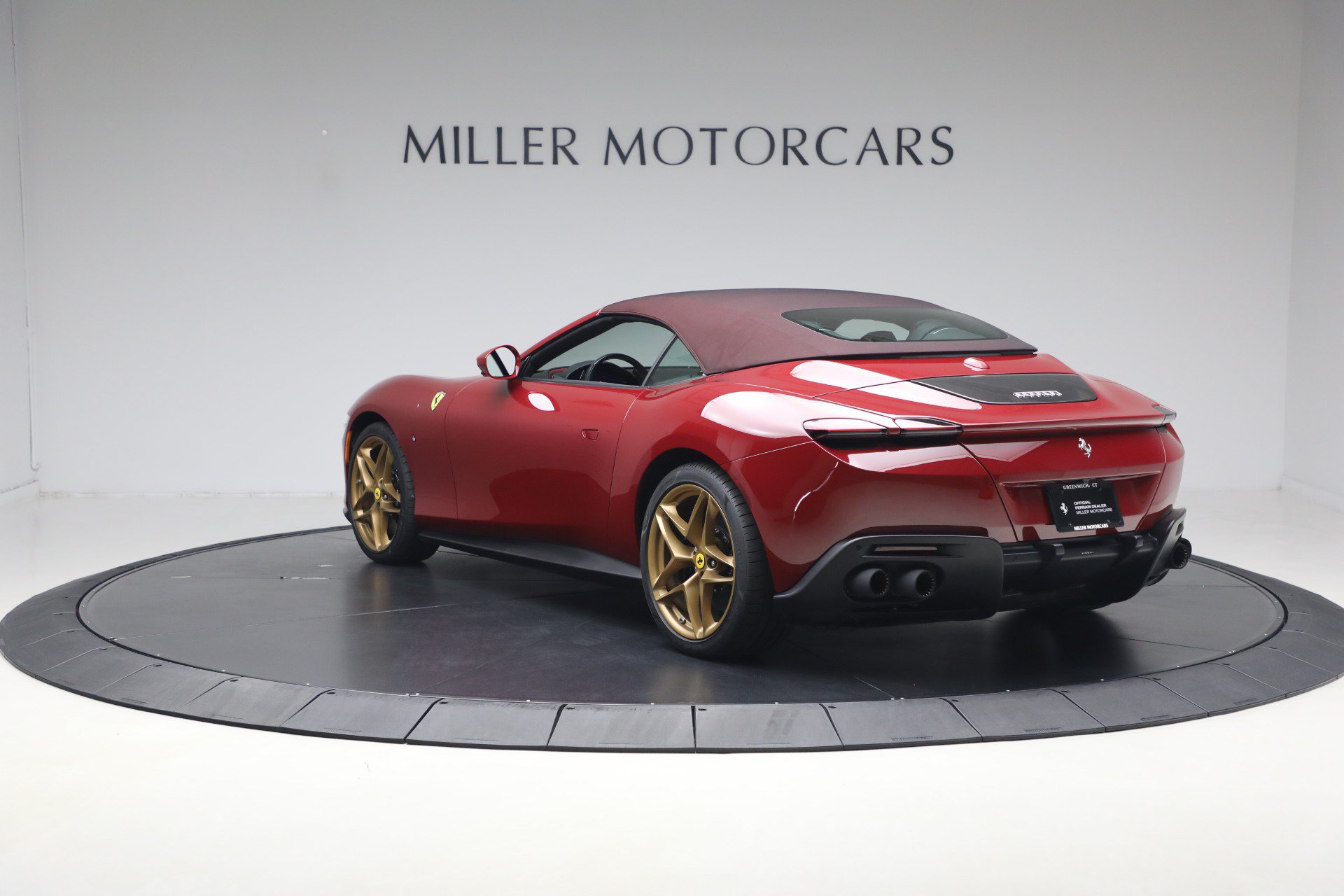 Certified 2025 Ferrari Roma Spider RWD image 29
