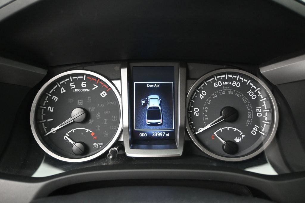 Used 2022 Toyota Tacoma SR5 RWD image 13