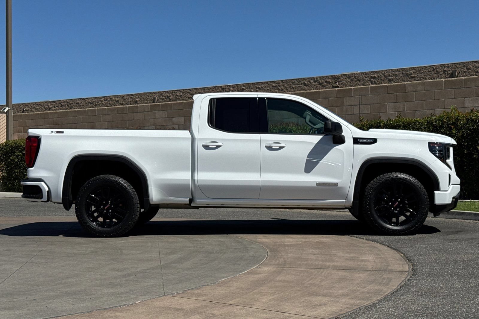 Certified 2023 GMC Sierra 1500 Elevation w/ X31 Off-Road Package AWD/4WD image 3