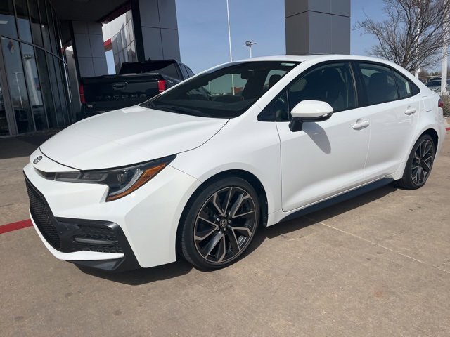 Used 2020 Toyota Corolla SE w/ SE Premium Package image 2