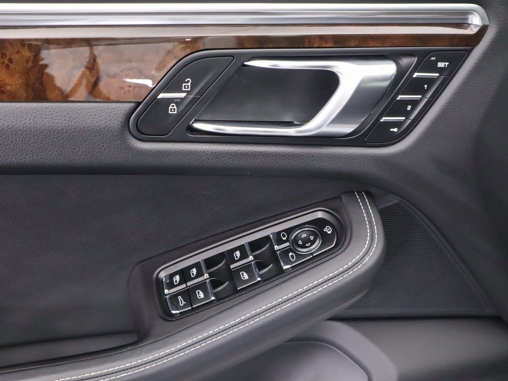 Used 2022 Porsche Macan S image 24