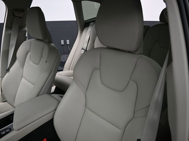 Used 2023 Volvo XC60 B5 Plus w/ Protection Package Premier image 12