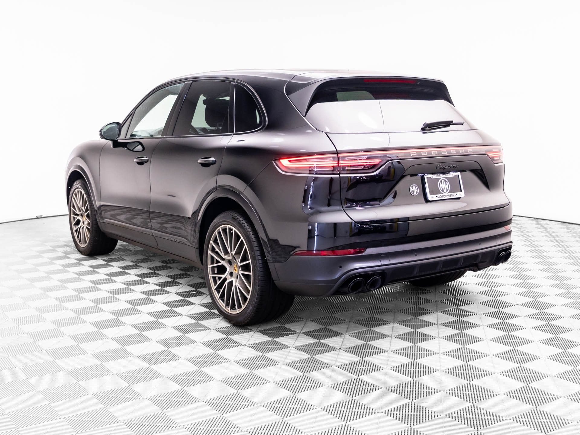 Certified 2023 Porsche Cayenne Platinum Edition AWD/4WD image 3