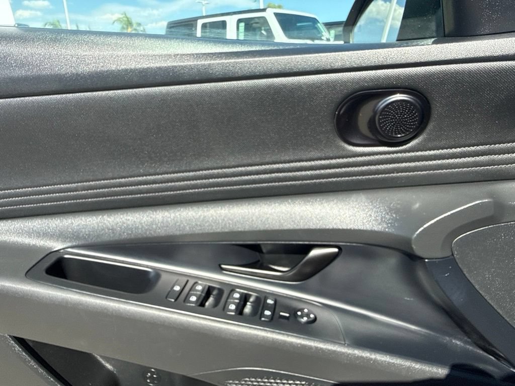 Used 2025 Hyundai Elantra SEL FWD image 21
