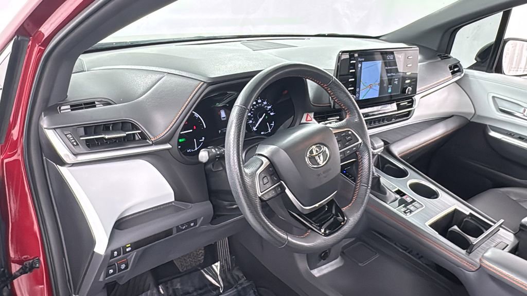 Used 2023 Toyota Sienna XSE image 41