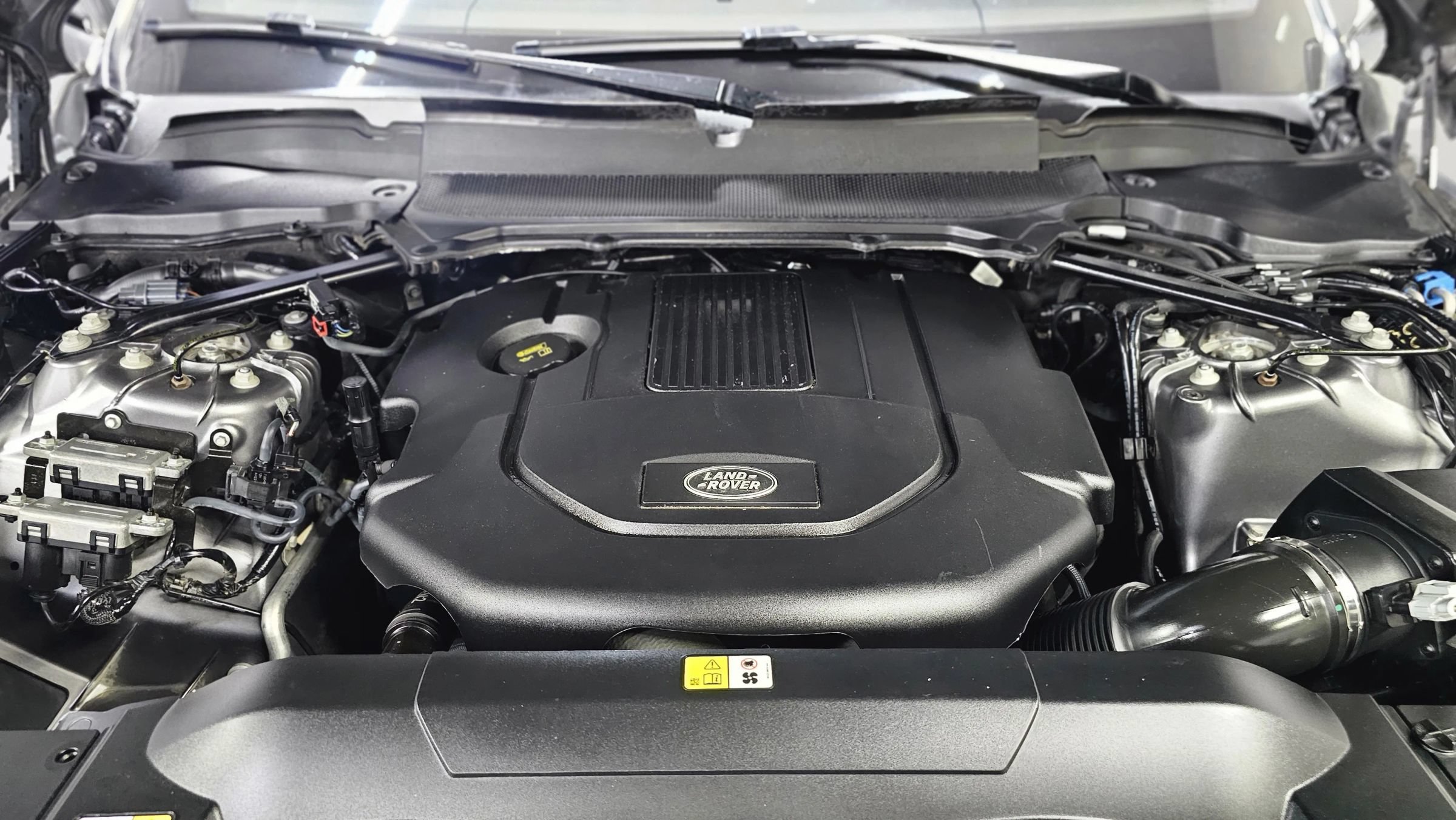 Used 2017 Land Rover Range Rover Sport SE AWD/4WD image 6
