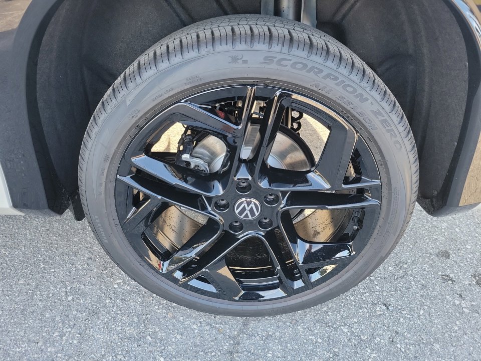 New 2026 Volkswagen Tiguan SE R-Line image 25