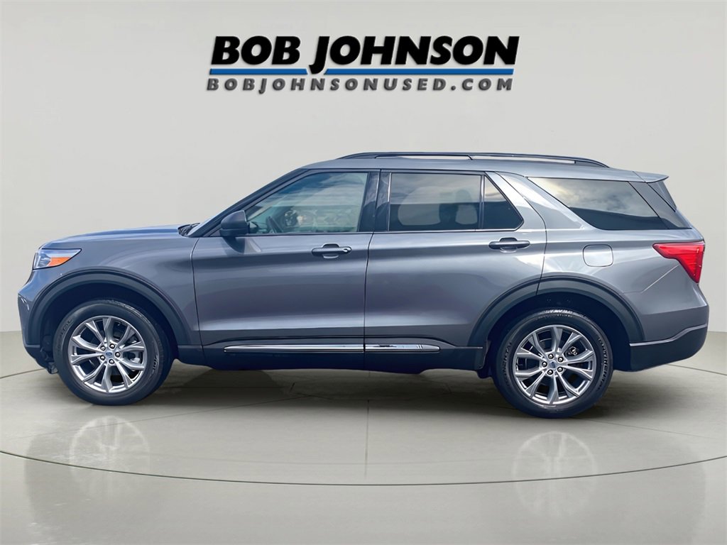 Used 2022 Ford Explorer XLT image 3