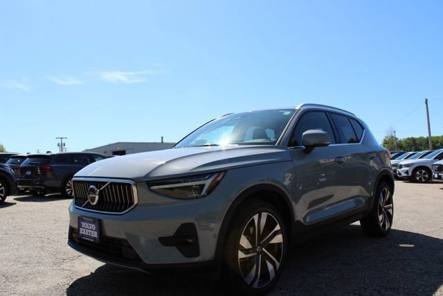 Certified 2024 Volvo XC40 B5 Ultimate w/ Climate Package AWD/4WD image 3