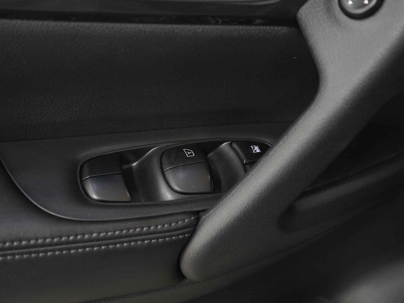 Used 2020 Nissan Rogue SV image 21