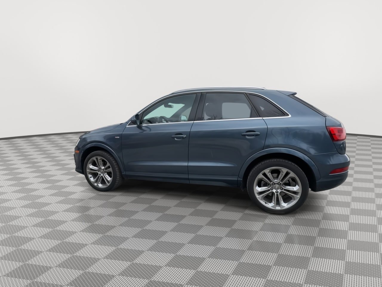 Used 2018 Audi Q3 2.0T Premium Plus w/ Premium Plus Package AWD/4WD image 5