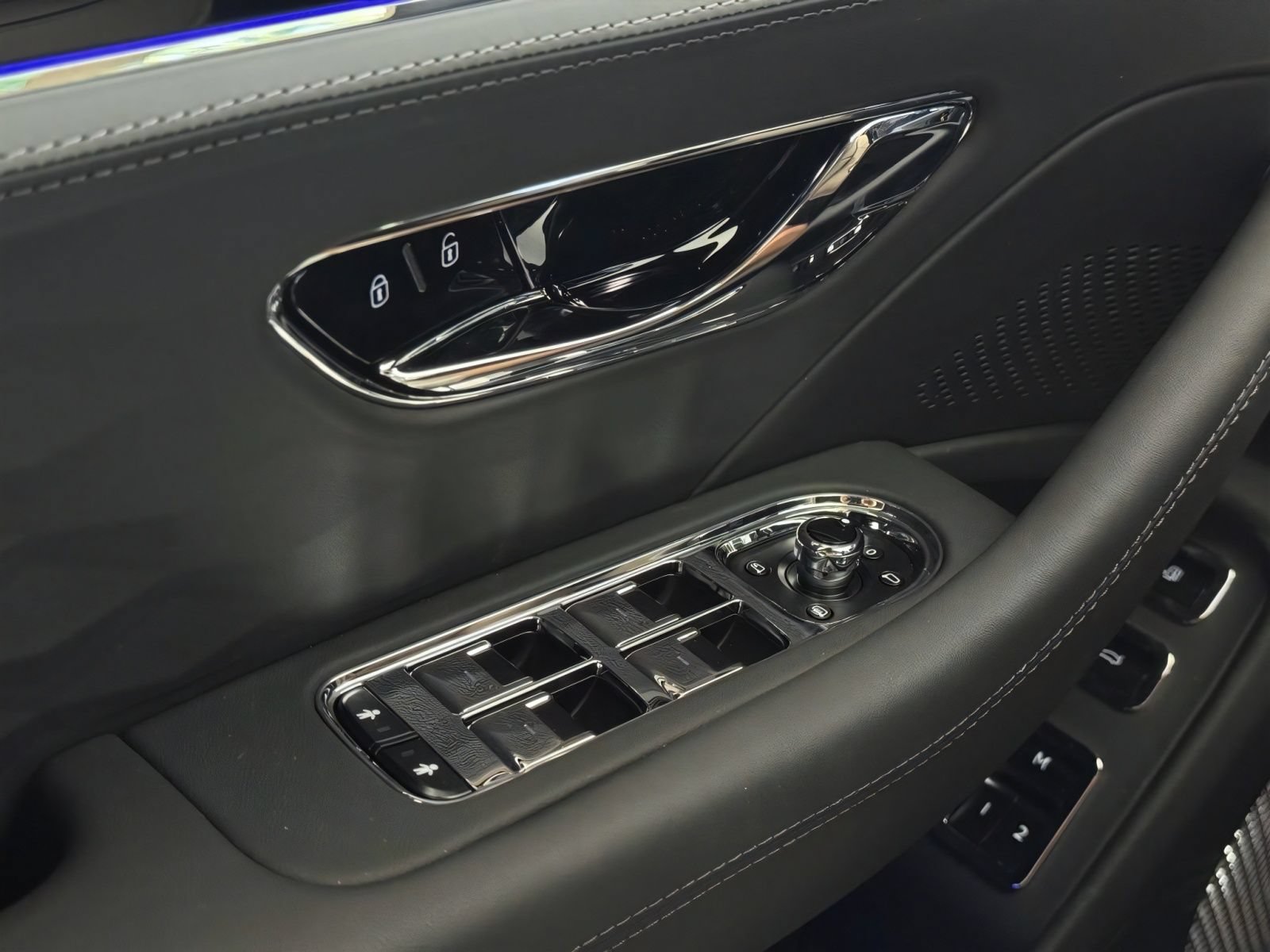 New 2026 Bentley Flying Spur Plug-In Hybrid AWD/4WD image 11