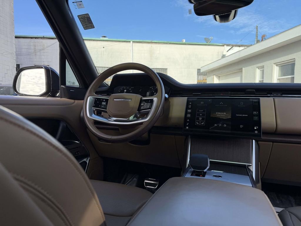 Used 2025 Land Rover Range Rover SE image 21