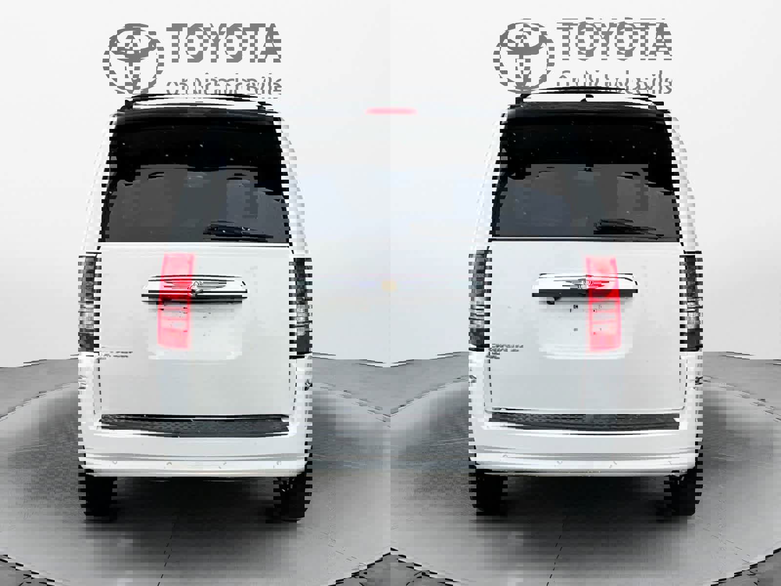 Used 2009 Chrysler Town & Country Limited w/ Entertainment Group #3 image 4