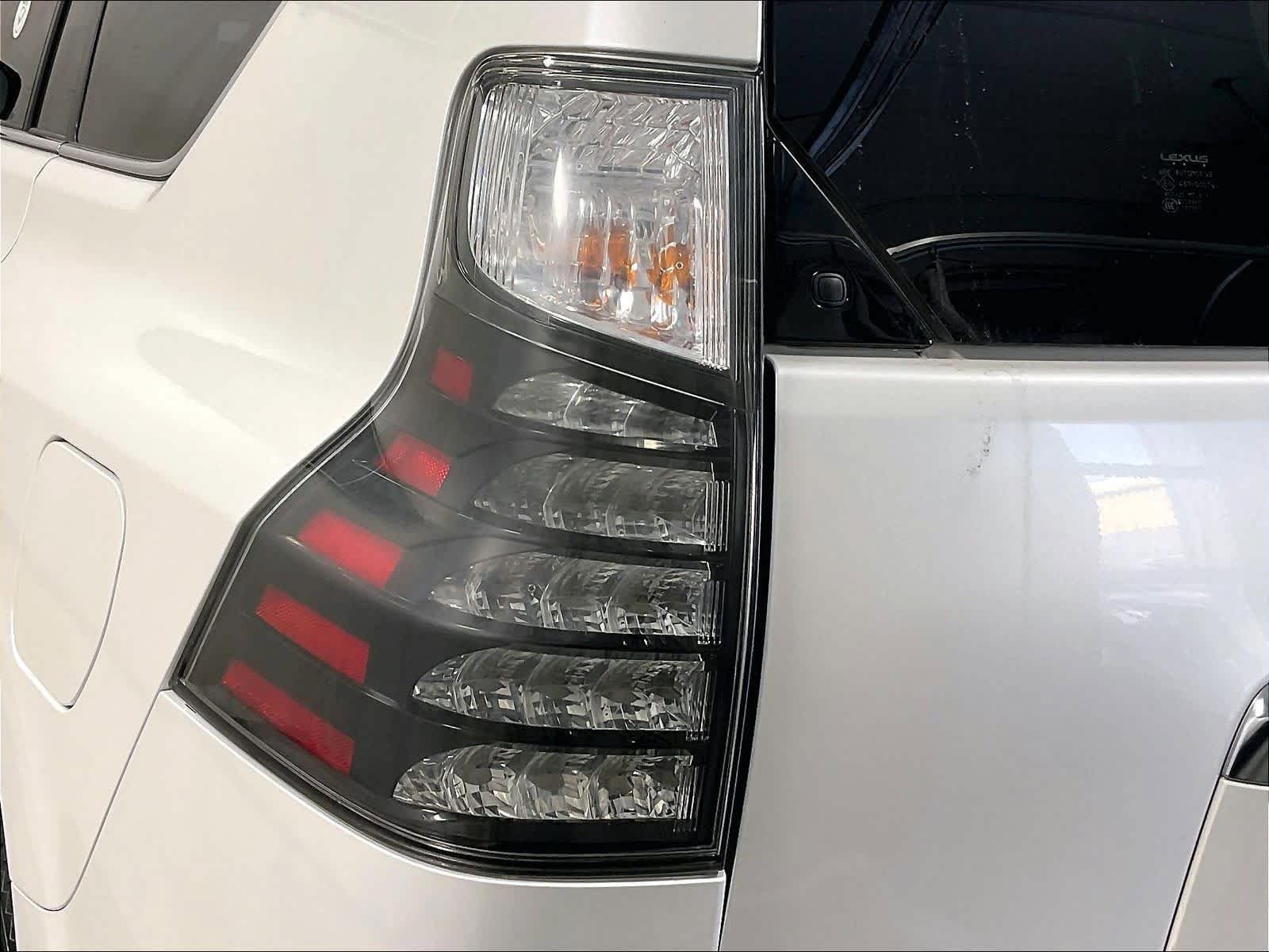 Used 2023 Lexus GX 460 Luxury w/ Sport Design Package AWD/4WD image 34