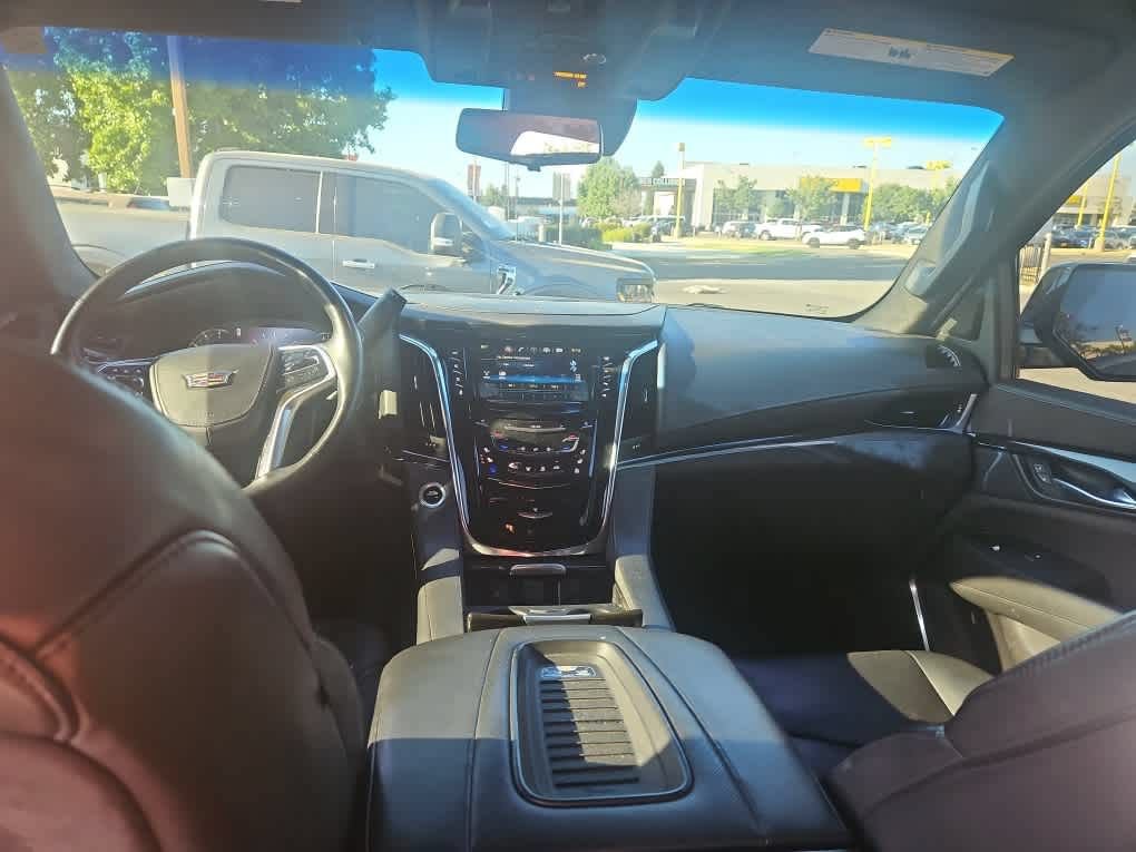 Used 2018 Cadillac Escalade Platinum AWD/4WD image 16