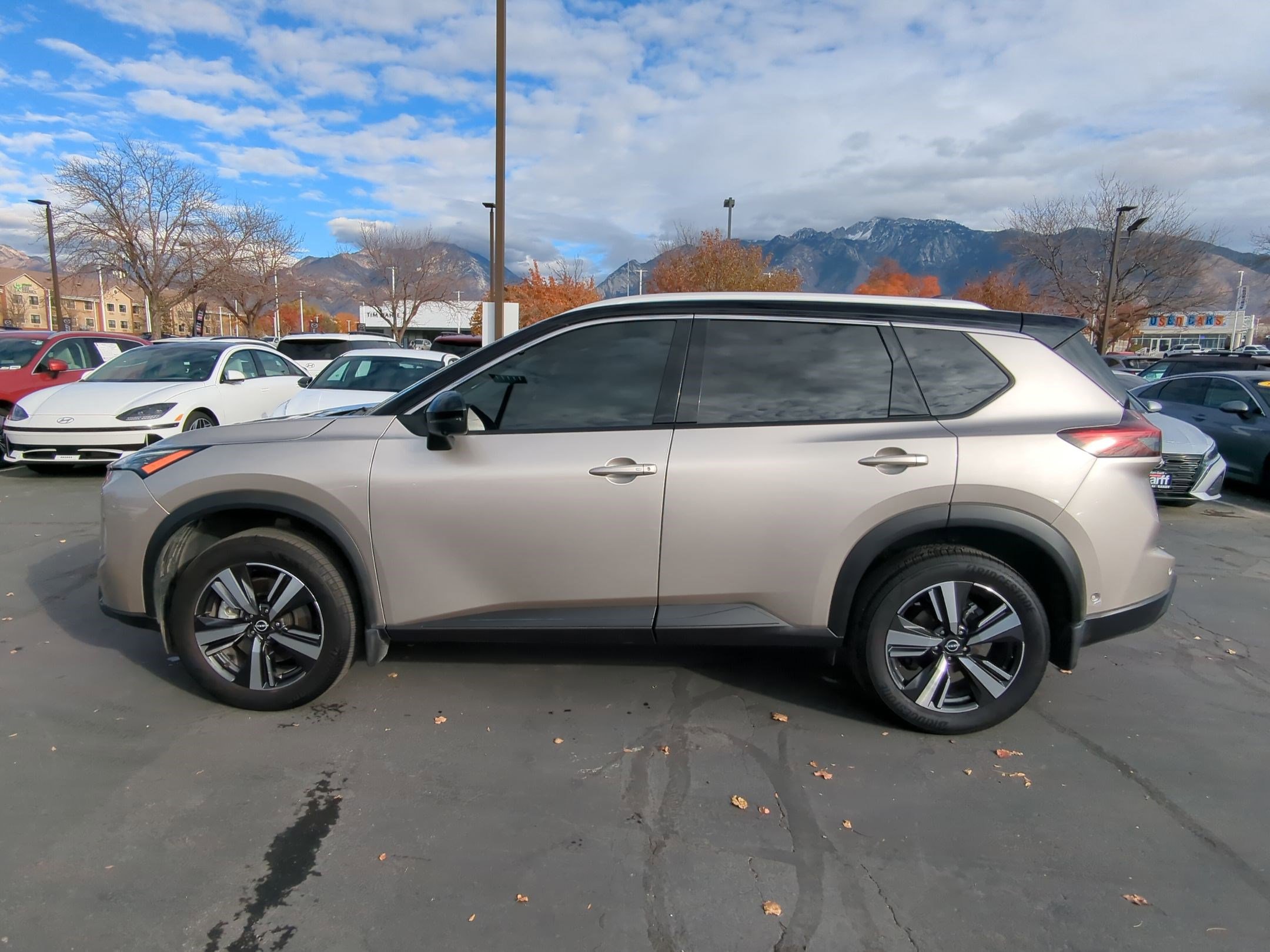 Used 2025 Nissan Rogue SL w/ Tech Package image 9