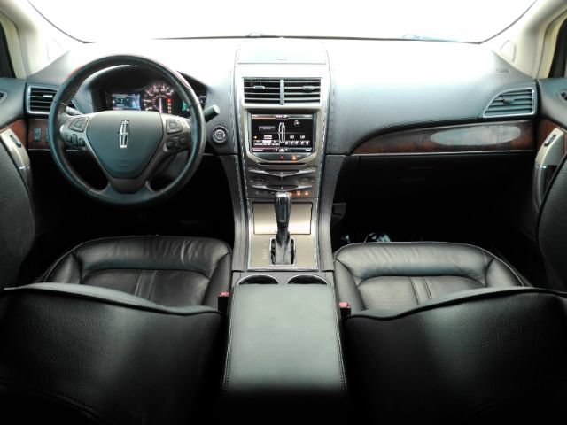 Used 2013 Lincoln MKX FWD image 3