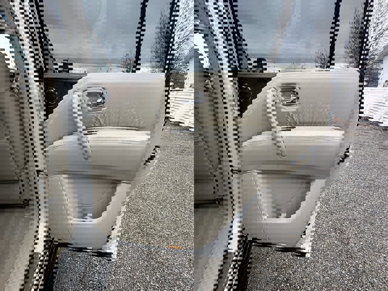 Used 2014 INFINITI QX80 4WD w/ Deluxe Touring Package image 22