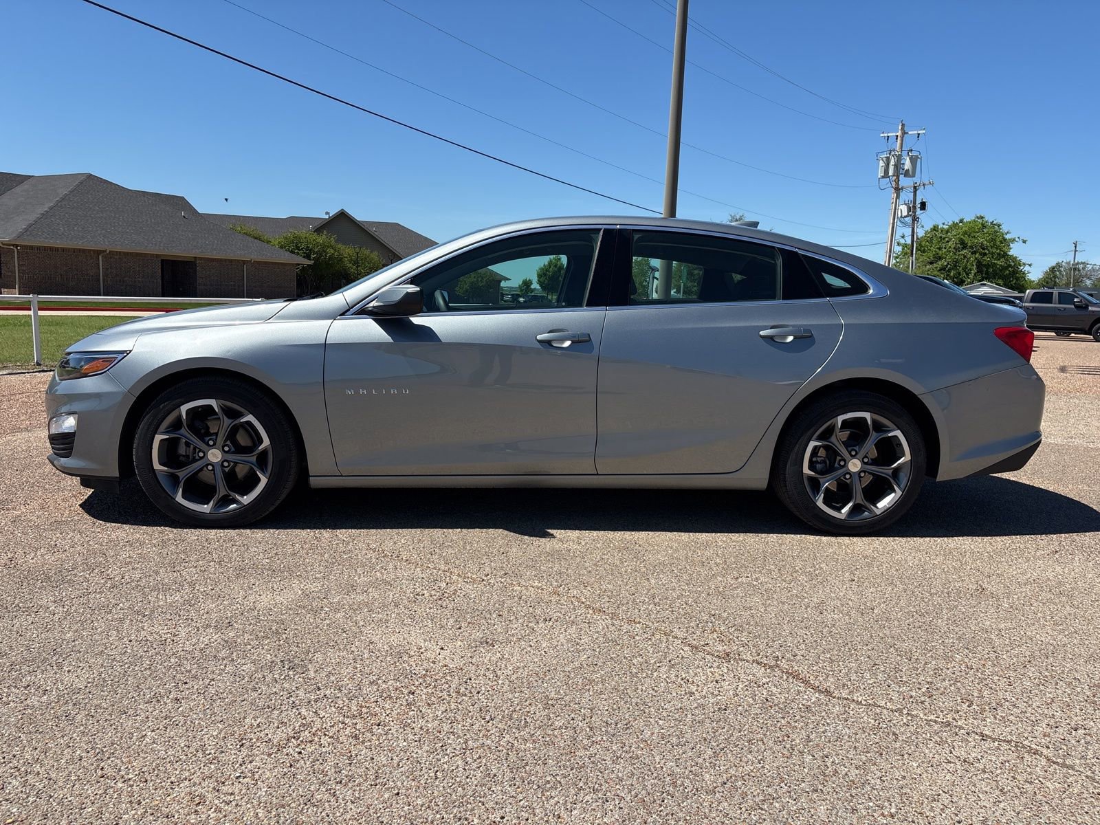 Used 2023 Chevrolet Malibu LT image 2