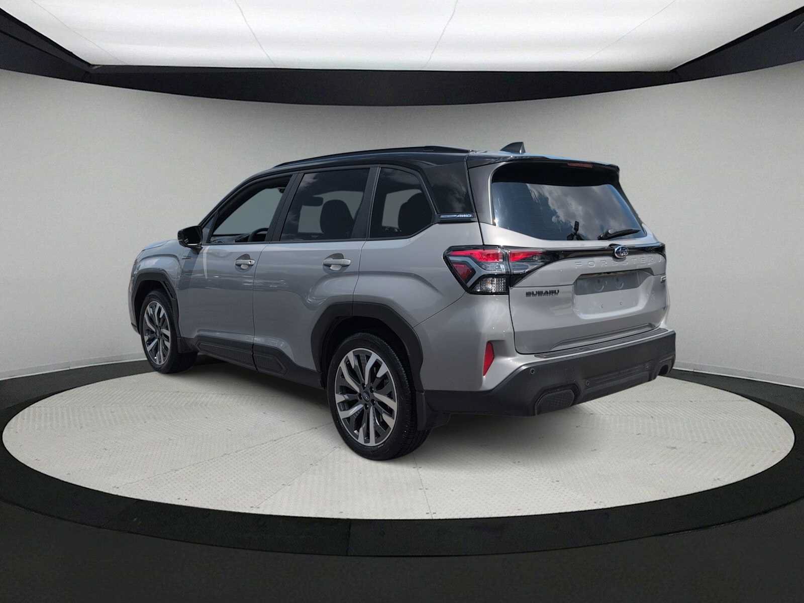 Used 2025 Subaru Forester Touring AWD/4WD image 6