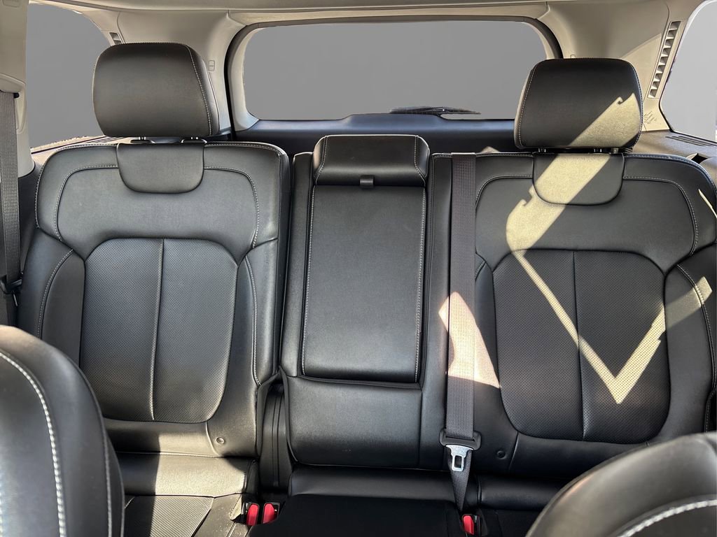 Used 2023 Jeep Grand Cherokee Limited w/ Luxury Tech Group II image 21