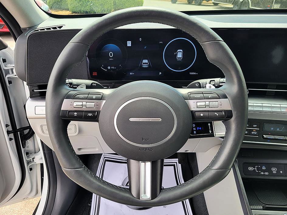 Used 2025 Hyundai Kona Limited FWD image 13