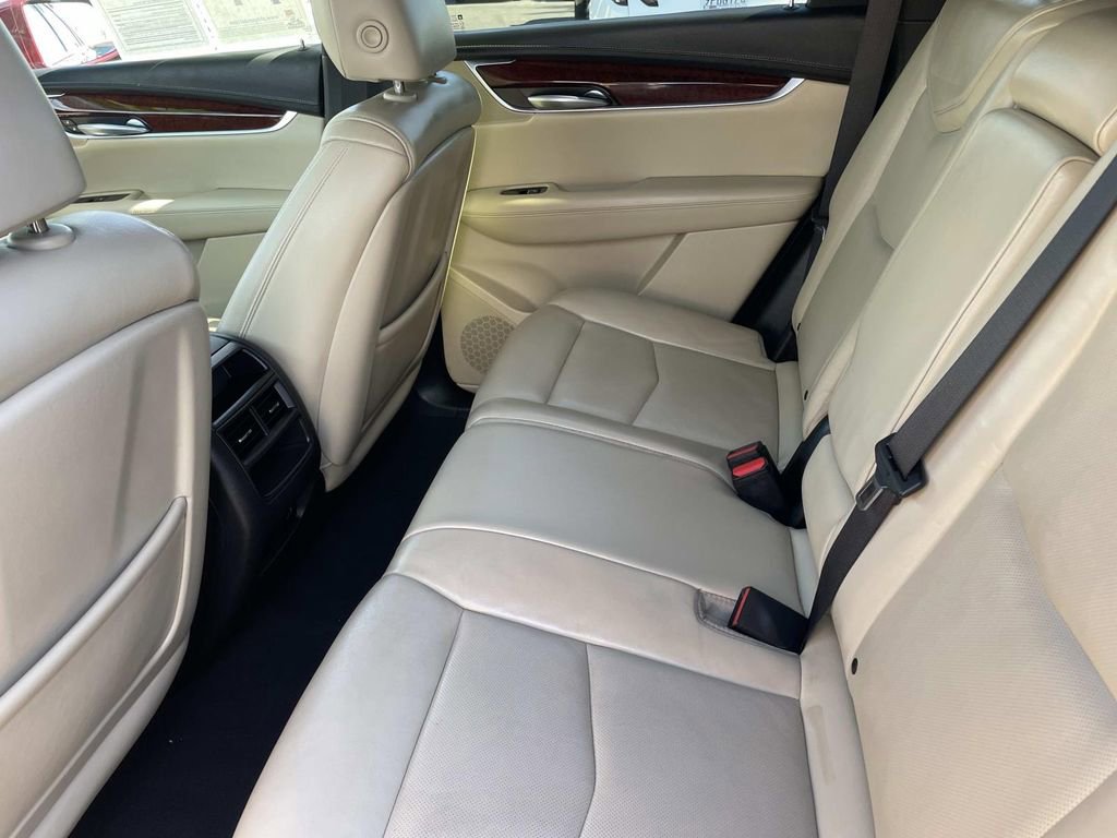Used 2018 Cadillac XT5 Luxury w/ Driver Awareness Package image 23