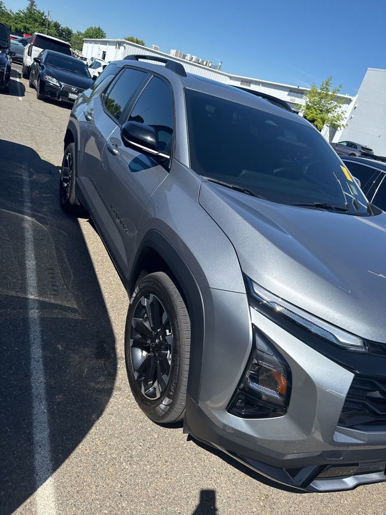 Used 2025 Chevrolet Equinox RS w/ Safety and Technology Package image 3