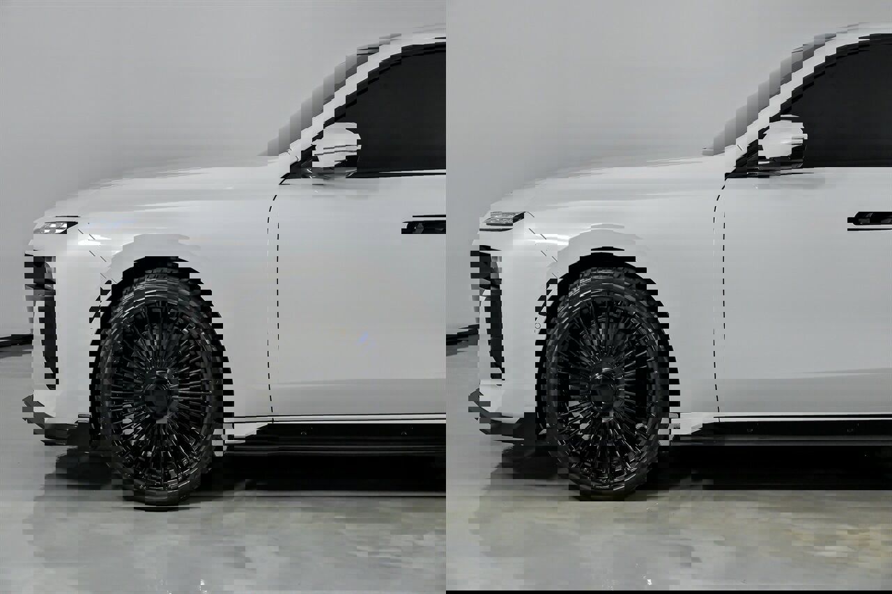 Used 2025 BMW 760i xDrive w/ Executive Package image 6