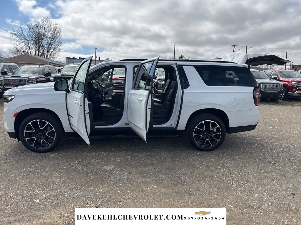 Used 2022 Chevrolet Suburban RST w/ Luxury Package AWD/4WD image 38