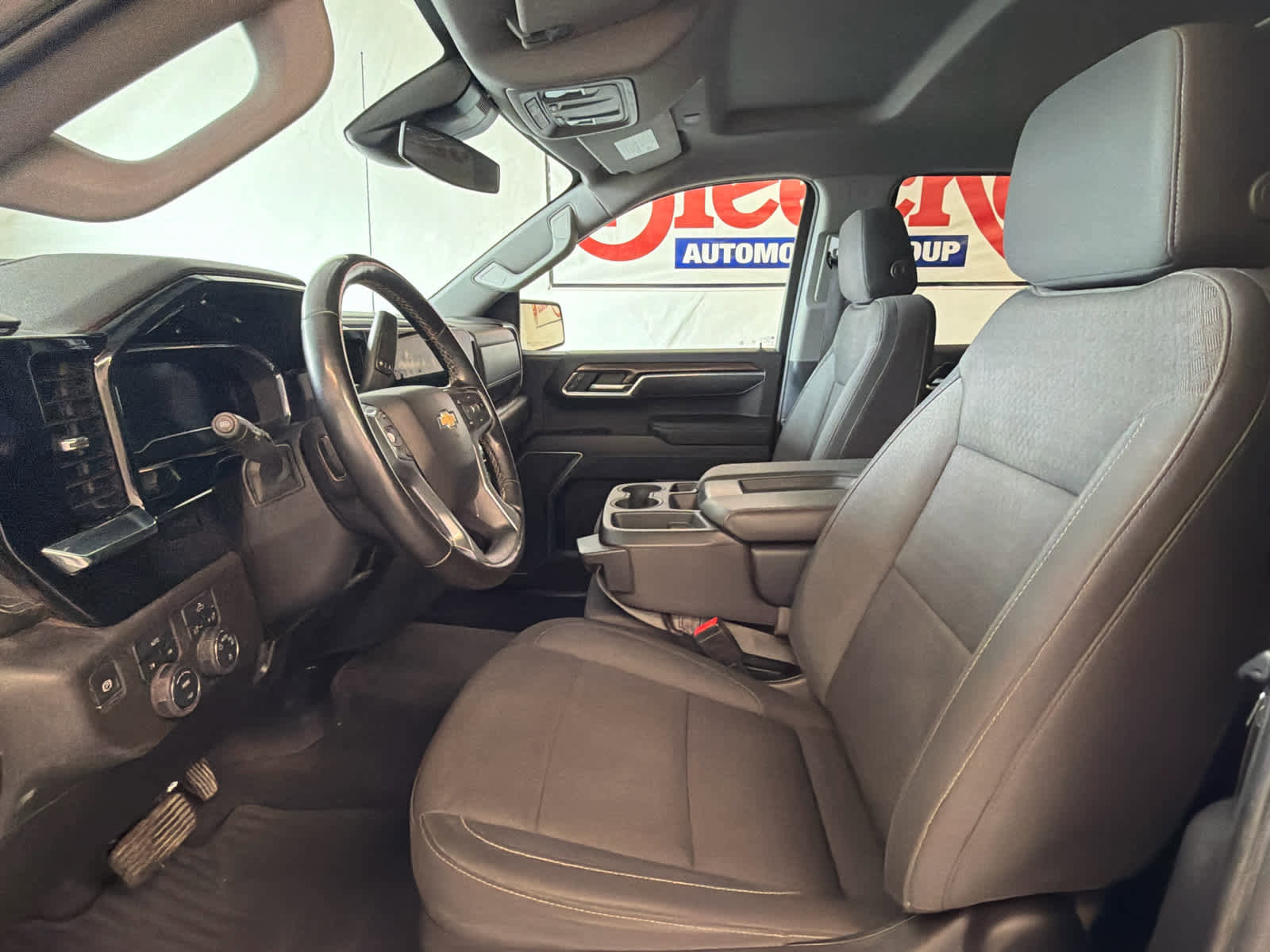 Used 2025 Chevrolet Silverado 1500 LT image 12