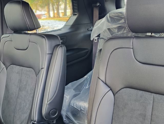 New 2025 Jeep Grand Cherokee L Altitude image 30