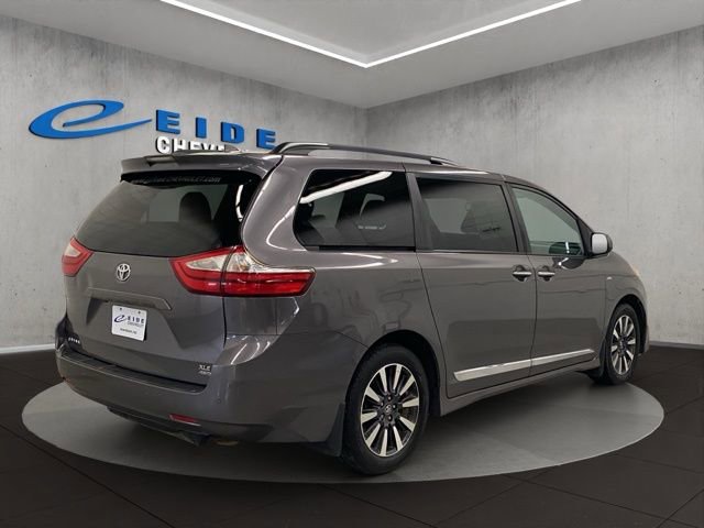 Used 2018 Toyota Sienna XLE w/ XLE Navigation Package image 3