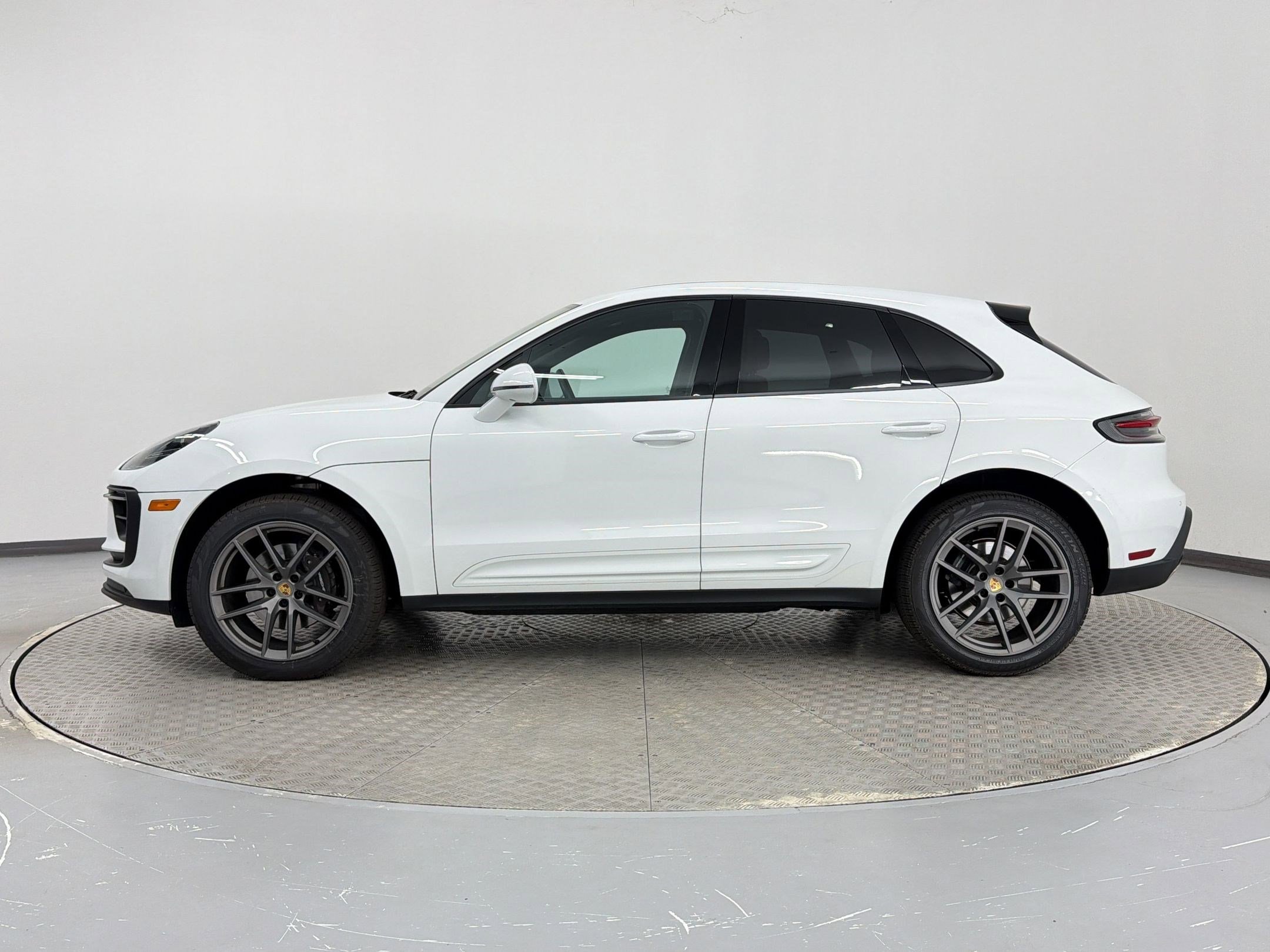 Used 2022 Porsche Macan image 2
