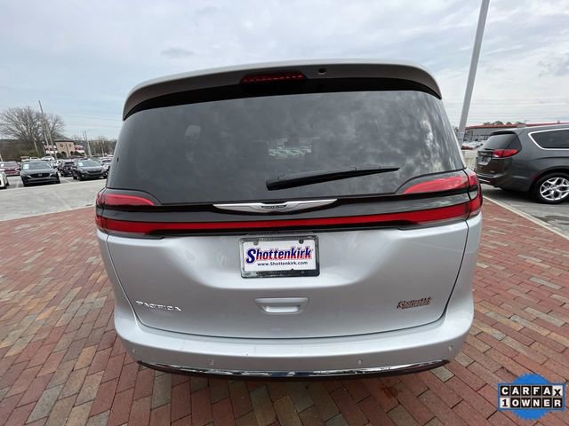 Used 2024 Chrysler Pacifica Touring-L image 34